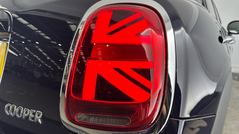 MINI Hatchback 1.5 Cooper Exclusive Premium 5dr Auto Petrol Hatchback